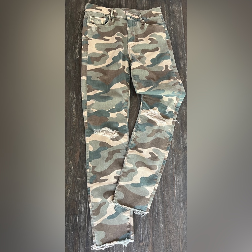 MOTHER High waisted Looker ankle Fray, color is See Me Sz 25
